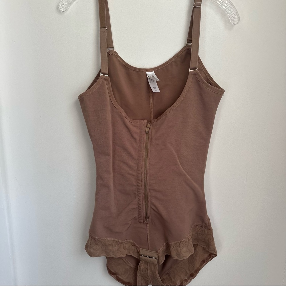 Jack London Tan Zip-Up Faja